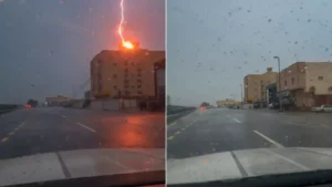 صاعقة تضرب مبنى في جدة وتعرض السيارات المجاورة لخطر مباشر